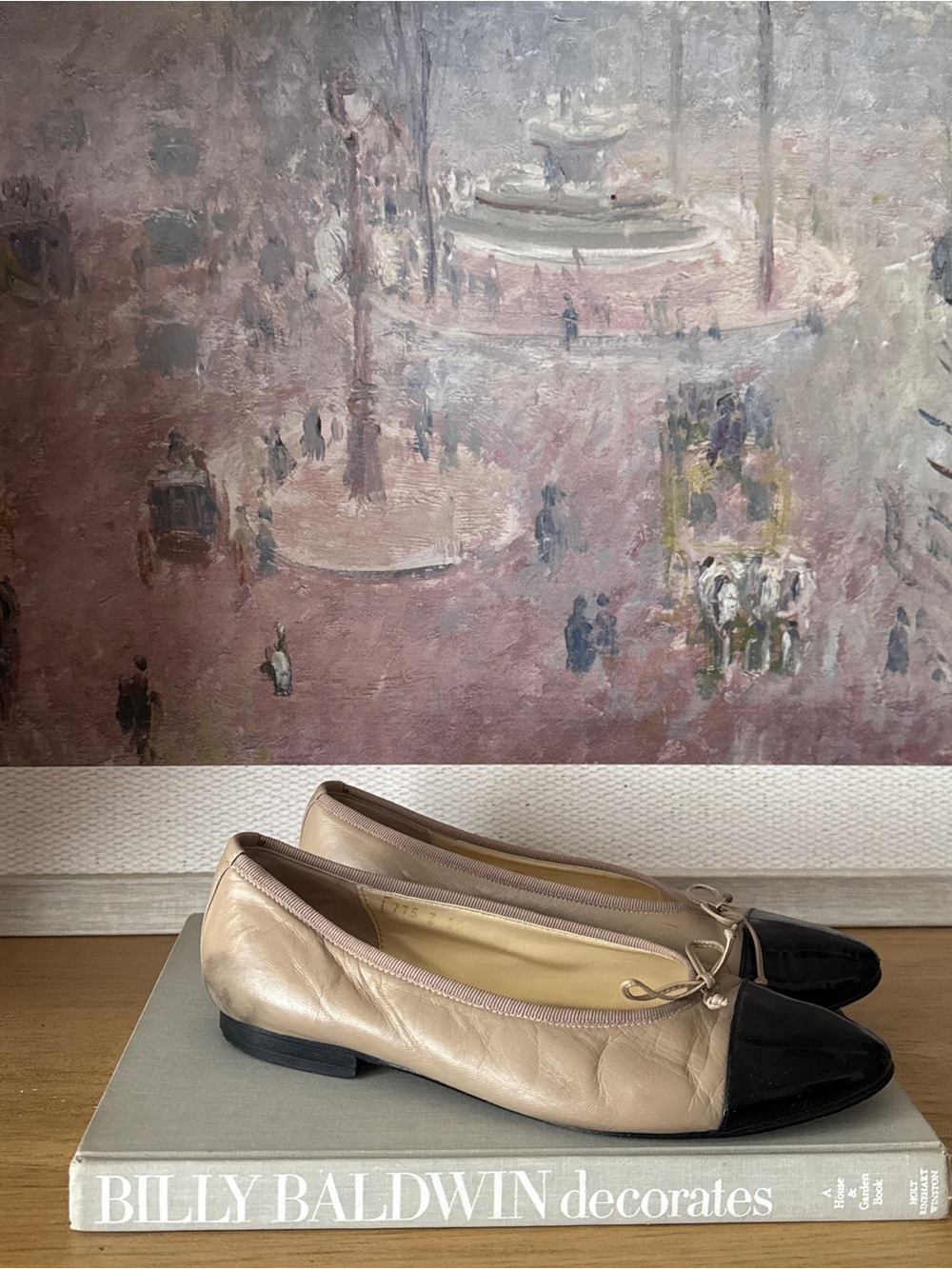 Classic Two-Tone Leather Ballet Flats in Beige and Black - Size 8.5 - Picture 3 of 7